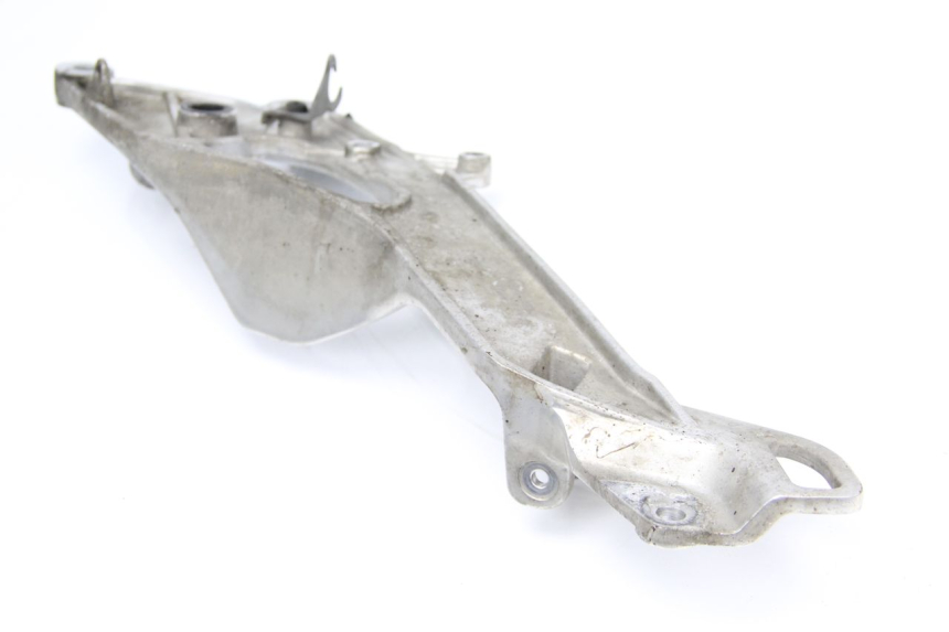 photo de Piastra poggiapiedi anteriore destro YAMAHA TDM ABS 900 (2002 - 2014) - Dettagli dei punti di fissaggio