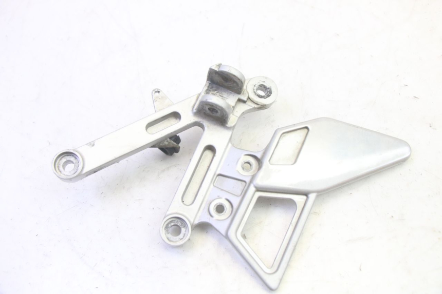 photo de PEDANA ANTERIORE DESTRA SUPPORTO YAMAHA TZR 50 (2008 - 2016) - Dettaglio del componente