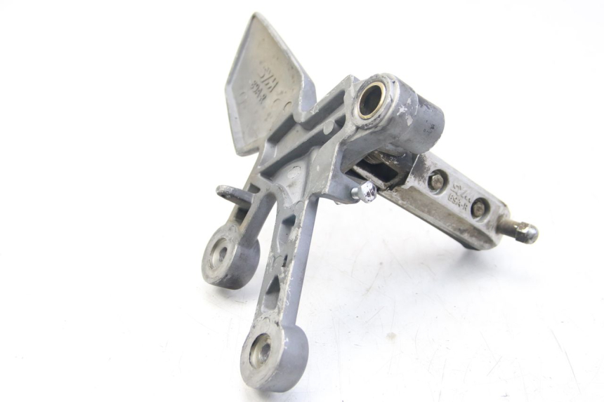 photo de PEDANA ANTERIORE DESTRA SUPPORTO SYM WOLF SB 125 (2011 - 2018) - Dettaglio del componente