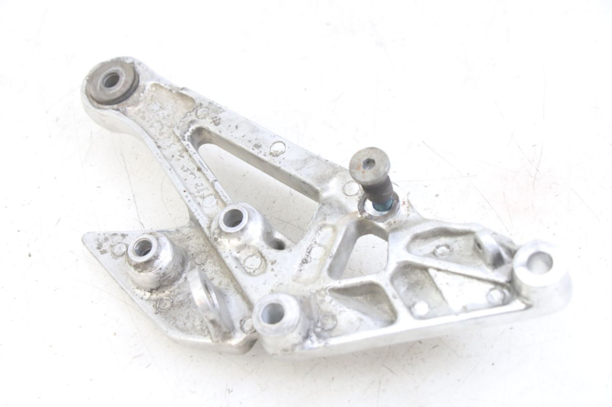 photo de PIASTRA PEDANA ANTERIORE DESTRA YAMAHA XJN DIVERSION 600 (2000 - 2003) - Altra angolazione