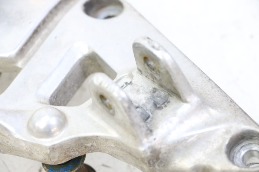 photo de PIASTRA PEDANA ANTERIORE DESTRA YAMAHA XJN DIVERSION 600 (2000 - 2003) - Altra vista dell'articolo