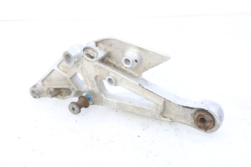 photo de PIASTRA PEDANA ANTERIORE DESTRA YAMAHA XJN DIVERSION 600 (2000 - 2003) - Dettagli dei punti di fissaggio