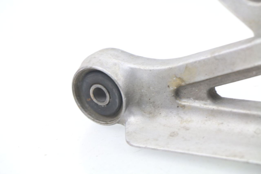 photo de PIASTRA PEDANA ANTERIORE DESTRA YAMAHA XJN XJ N DIVERSION 600 (1994 - 1997) - Dettagli dei punti di fissaggio