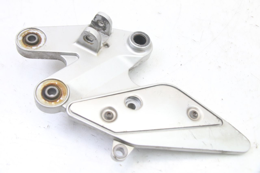 photo de PEDANA ANTERIORE DESTRA SUPPORTO YAMAHA FZ6 FAZER S2 600 (2007 - 2011) - Altra angolazione