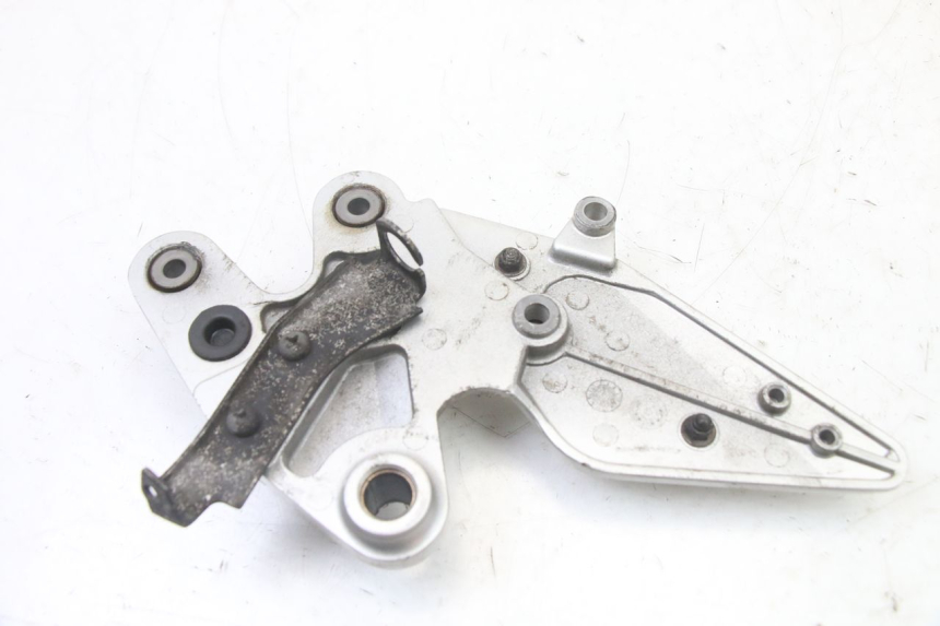 photo de PEDANA ANTERIORE DESTRA SUPPORTO YAMAHA FZ6 FAZER S2 600 (2007 - 2011) - Primo piano tecnico