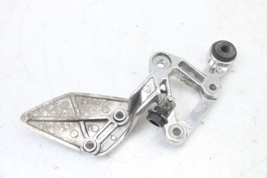 photo de PIASTRA DI SUPPORTO PEDALE ANTERIORE DESTRO YAMAHA FZS FAZER 600 (2001 - 2003) - Dettagli dei punti di fissaggio