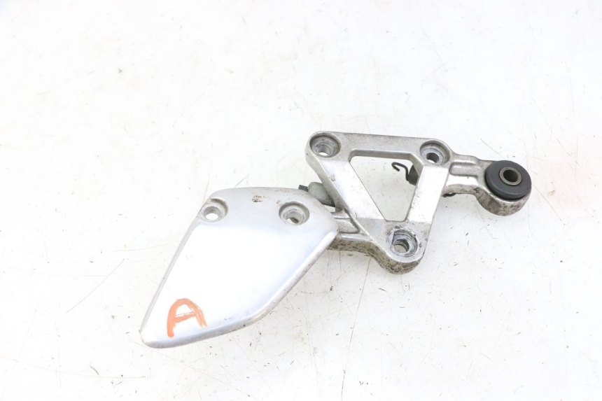 photo de PIASTRA DI SUPPORTO PEDALE ANTERIORE DESTRO YAMAHA FZS FAZER 600 (2001 - 2003) - Vista principale