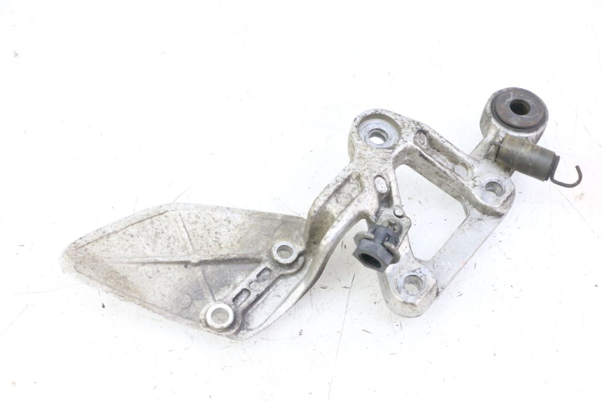 photo de PIASTRA DI SUPPORTO PEDALE ANTERIORE DESTRO YAMAHA FZS FAZER 600 (2001 - 2003) - Altra angolazione