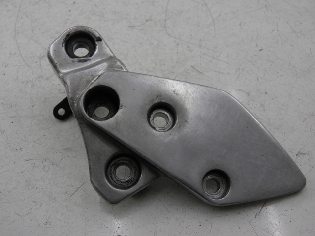 photo de PIASTRA PEDANA ANTERIORE DESTRA YAMAHA XJR 1300 (1998 - 2002) - Vista principale