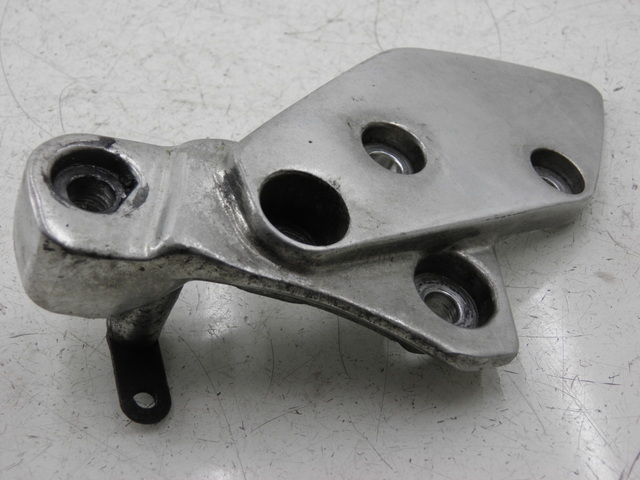 photo de PIASTRA PEDANA ANTERIORE DESTRA YAMAHA XJR 1300 (1998 - 2002) - Dettaglio del componente