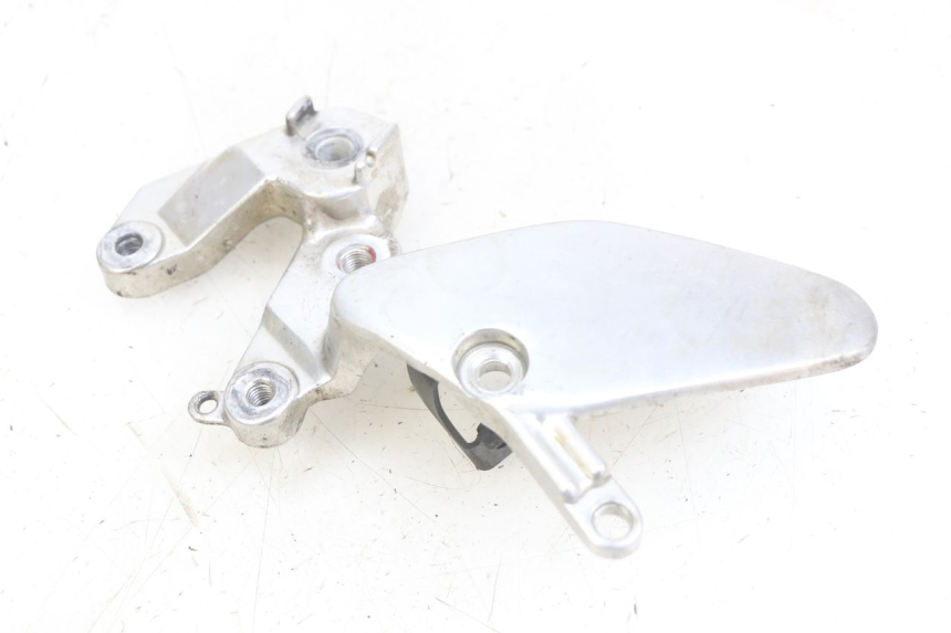 photo de PIASTRA DI SUPPORTO PEDANA ANTERIORE DESTRA YAMAHA YZF R THUNDERCAT 600 (1996 - 2003) - Vista principale