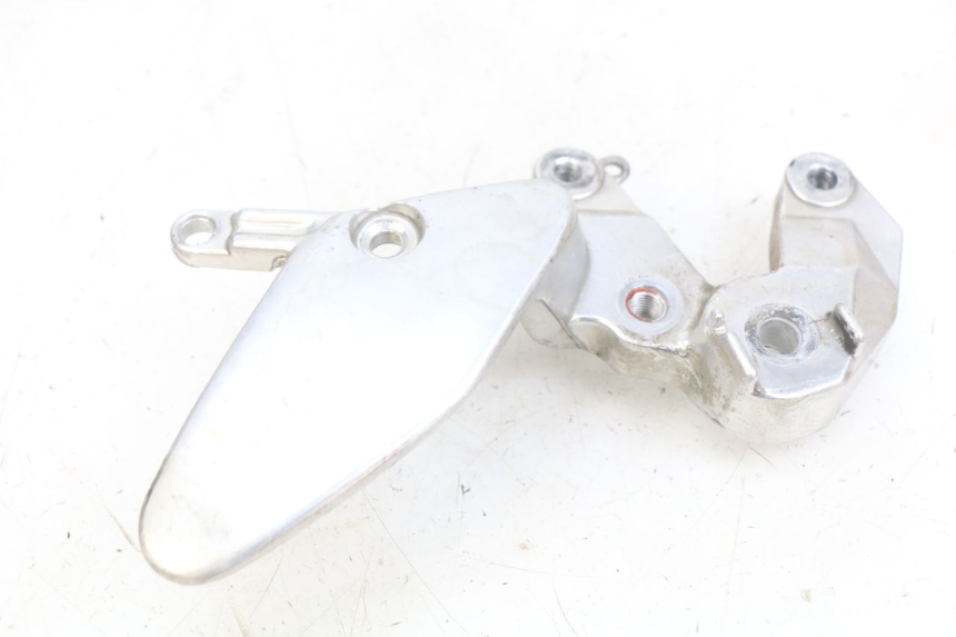 photo de PIASTRA DI SUPPORTO PEDANA ANTERIORE DESTRA YAMAHA YZF R THUNDERCAT 600 (1996 - 2003) - Vista d'insieme del prodotto