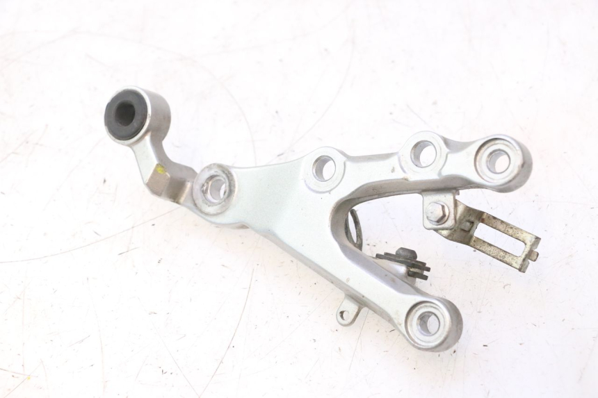photo de PEDANA ANTERIORE DESTRA SUPPORTO YAMAHA YZF R6 600 (2008 - 2009) - Dettaglio del componente