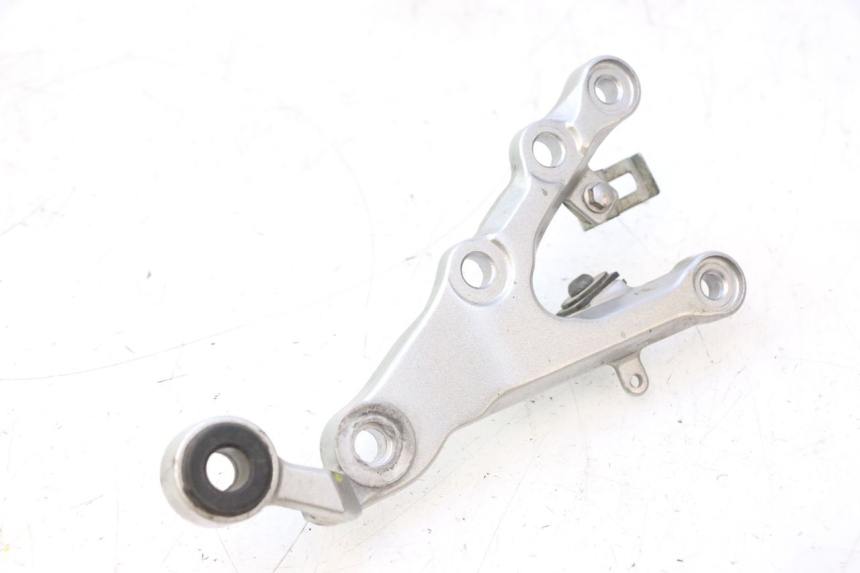 photo de PEDANA ANTERIORE DESTRA SUPPORTO YAMAHA YZF R6 600 (2008 - 2009) - Zoom sullo stato d'uso