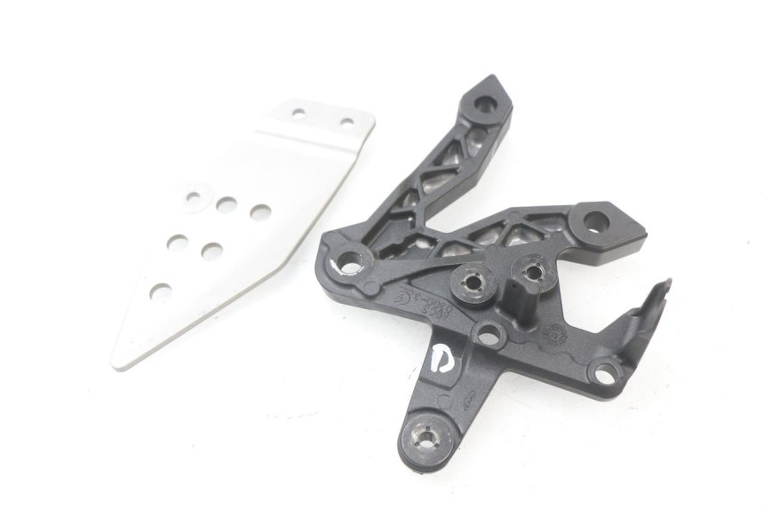 photo de PEDANA ANTERIORE DESTRA SUPPORTO KAWASAKI Z ABS 750 (2007 - 2013) - Dettaglio del componente