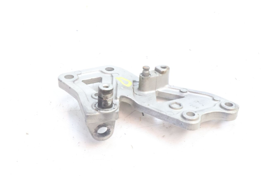 photo de PEDANA ANTERIORE DESTRA SUPPORTO KAWASAKI ZZR 600 (1995 - 2004) - Altra angolazione