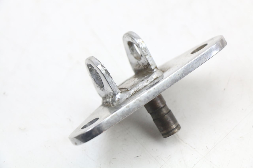 photo de PEDANA ANTERIORE SINISTRA SUPPORTO HYOSUNG GV AQUILA 125 (2000 - 2009) - Dettaglio del componente