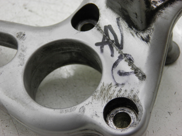 photo de PIASTRA PEDANA ANTERIORE SINISTRA BMW R RS 1150 (2001 - 2005) - Zoom sullo stato d'uso