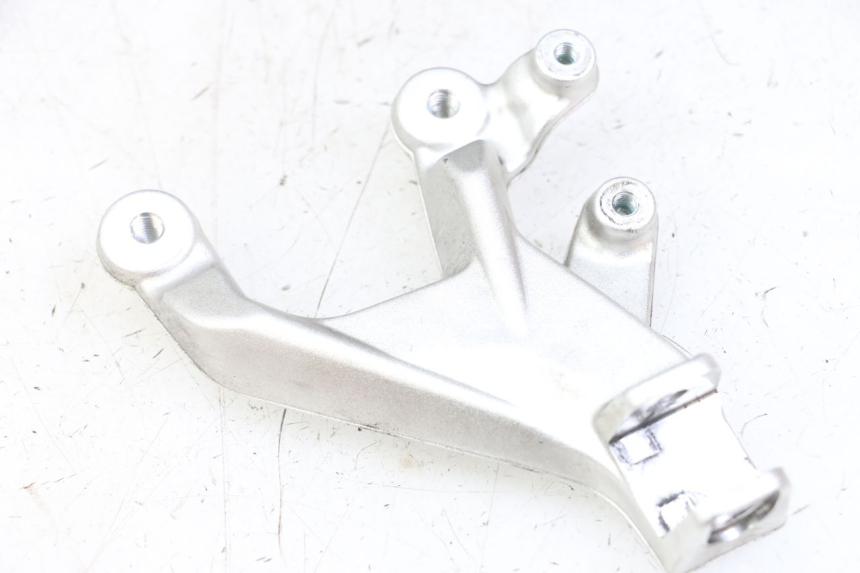 photo de PEDANA ANTERIORE SINISTRA SUPPORTO BMW S RR ABS S1000RR 1000 (2015 - 2018) - Altra angolazione