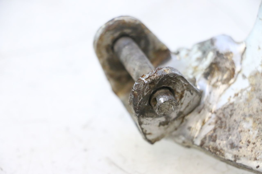 photo de PEDANA ANTERIORE SINISTRA SUPPORTO HONDA CRF CR-F 125 (2020 - 2021) - Zoom sullo stato d'uso