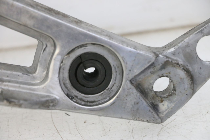 photo de PEDANA ANTERIORE SINISTRA SUPPORTO YAMAHA FJ 36Y 1100 (1984 - 1985) - Caratteristiche distintive