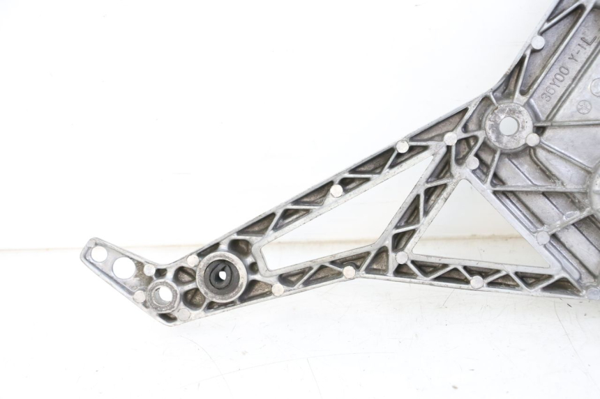 photo de PEDANA ANTERIORE SINISTRA SUPPORTO YAMAHA FJ 36Y 1100 (1984 - 1985) - Altra angolazione