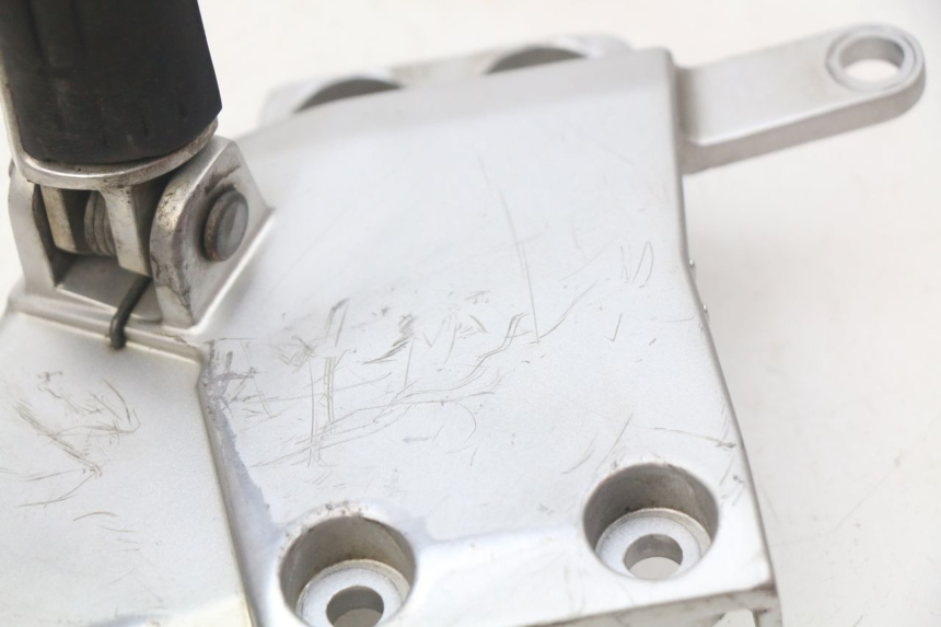 photo de PIASTRA PEDANA ANTERIORE SINISTRA YAMAHA FJR ABS 1300 (2006 - 2012) - Zoom sullo stato d'uso