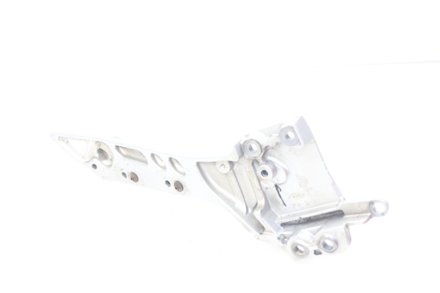 photo de PIASTRA PEDANA ANTERIORE SINISTRA YAMAHA FJR ABS 1300 (2006 - 2012) - Dettagli dei punti di fissaggio