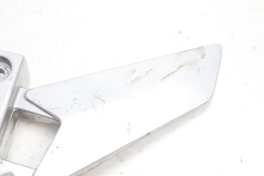 photo de PEDANA ANTERIORE SINISTRA SUPPORTO YAMAHA FJR 1300 (2001 - 2005) - Dettaglio del componente