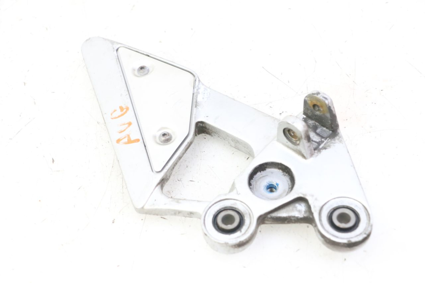 photo de PEDANA ANTERIORE SINISTRA SUPPORTO YAMAHA FZ6 FAZER S2 600 (2007 - 2011) - Primo piano tecnico