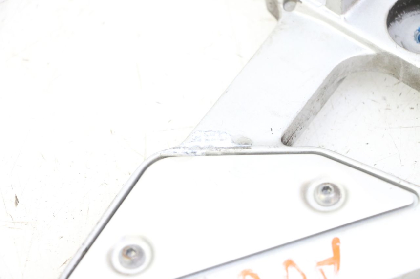 photo de PEDANA ANTERIORE SINISTRA SUPPORTO YAMAHA FZ6 FAZER S2 600 (2007 - 2011) - Dettagli dei punti di fissaggio