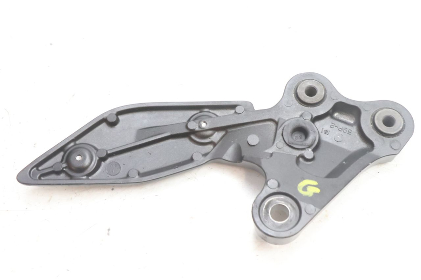 photo de PEDANA ANTERIORE SINISTRA SUPPORTO YAMAHA FZ8 800 (2010 - 2016) - Dettagli dei punti di fissaggio
