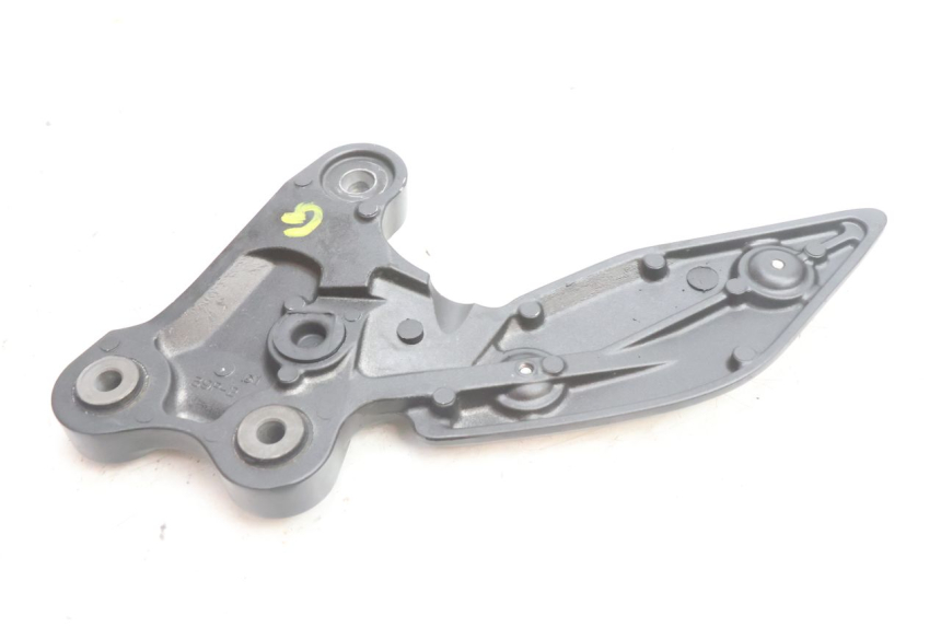 photo de PEDANA ANTERIORE SINISTRA SUPPORTO YAMAHA FZ8 800 (2010 - 2016) - Stato della superficie e materiale