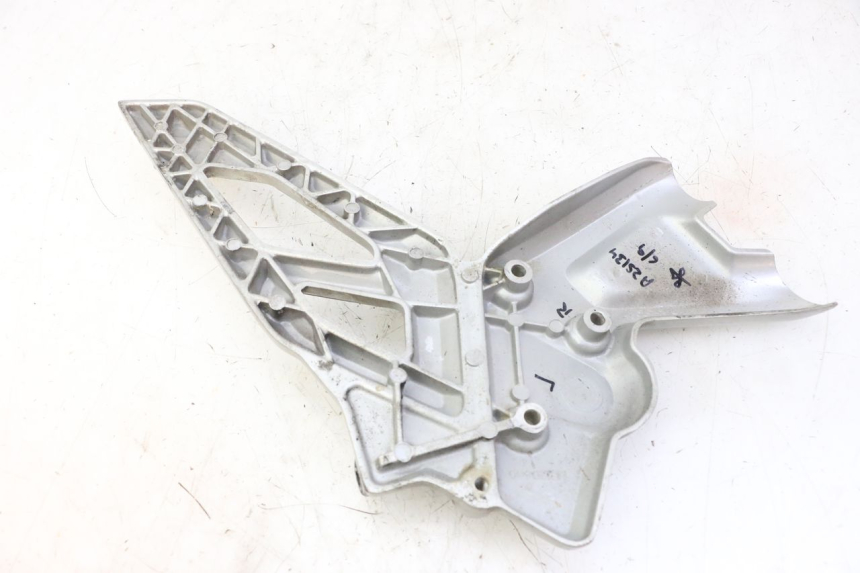 photo de PEDANA ANTERIORE SINISTRA SUPPORTO BMW G310 R 310 (2016 - 2020) - Dettaglio del componente