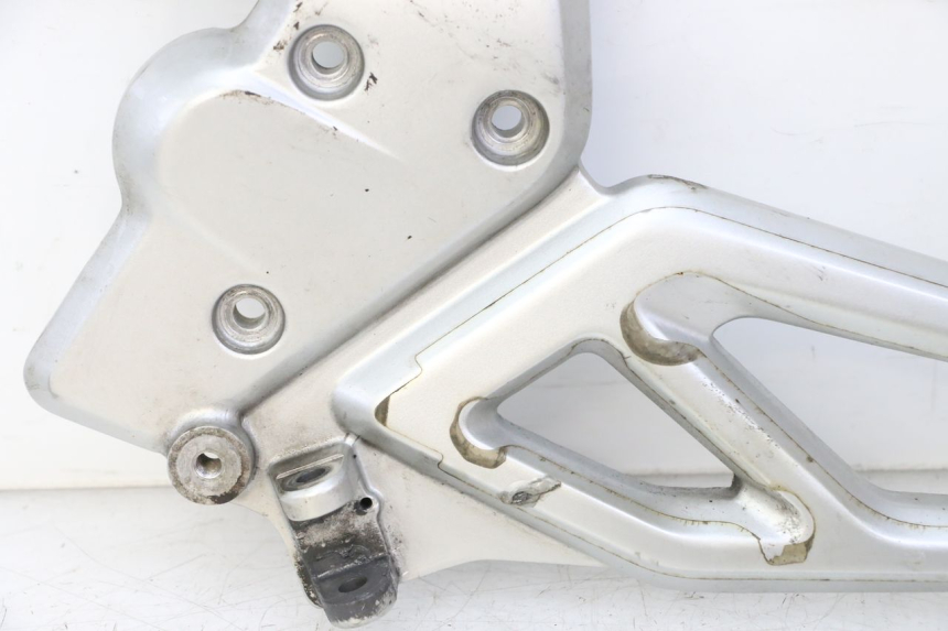 photo de PEDANA ANTERIORE SINISTRA SUPPORTO BMW G310 R 310 (2016 - 2020) - Ricambio usato controllato