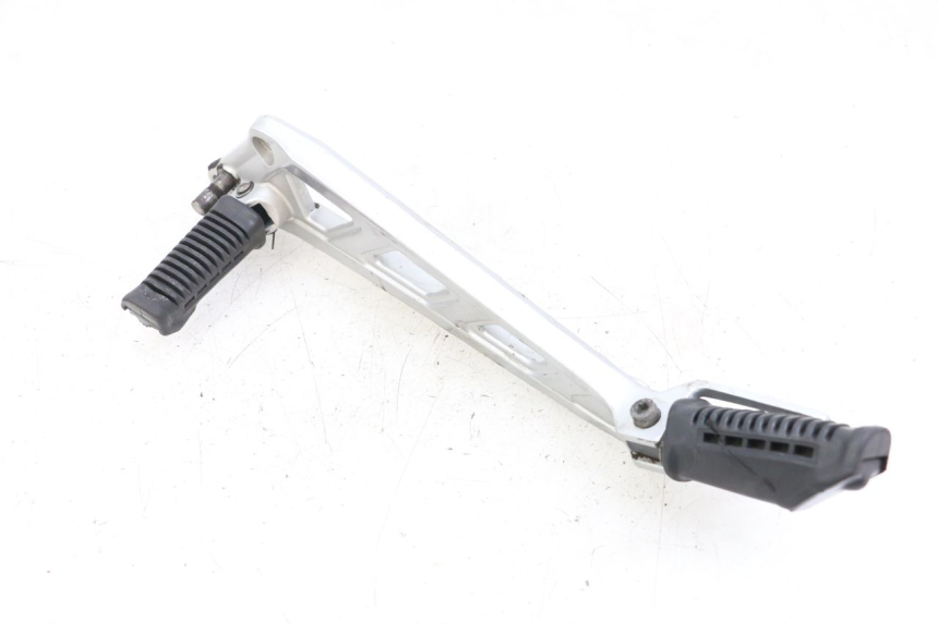 photo de PEDANA ANTERIORE SINISTRA SUPPORTO HYOSUNG GF 125 (2001 - 2005) - Dettaglio del componente