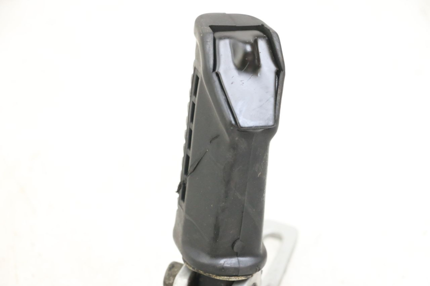 photo de PEDANA ANTERIORE SINISTRA SUPPORTO HYOSUNG GF 125 (2001 - 2005) - Altra angolazione