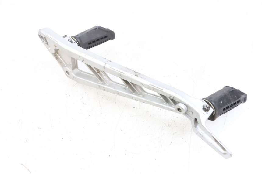 photo de PEDANA ANTERIORE SINISTRA SUPPORTO HYOSUNG GF 125 (2001 - 2005) - Primo piano tecnico