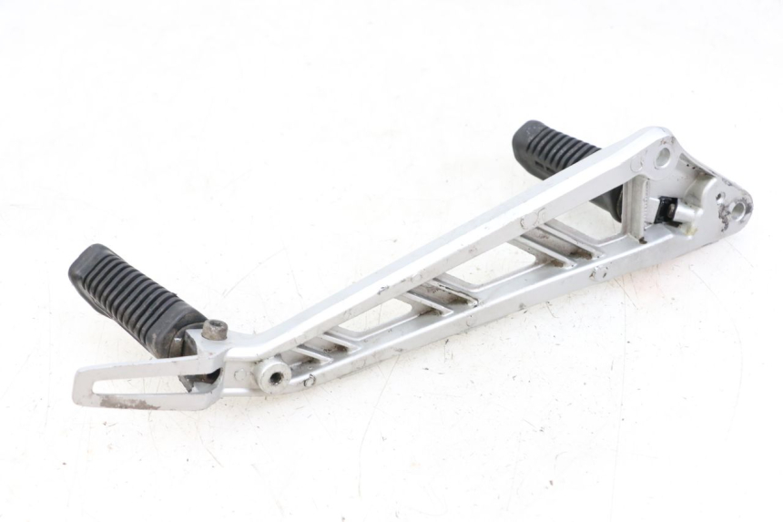 photo de PEDANA ANTERIORE SINISTRA SUPPORTO HYOSUNG GF 125 (2001 - 2005) - Vista d'insieme del prodotto