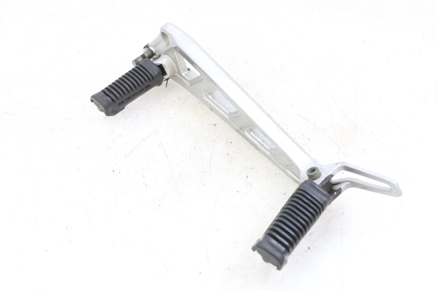 photo de PEDANA ANTERIORE SINISTRA SUPPORTO HYOSUNG GF 125 (2001 - 2005) - Dettagli dei punti di fissaggio