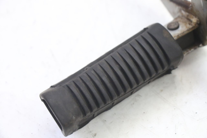 photo de PIASTRA PEDANA ANTERIORE SINISTRA SUZUKI GS GSE 500 (2001 - 2003) - Altra angolazione