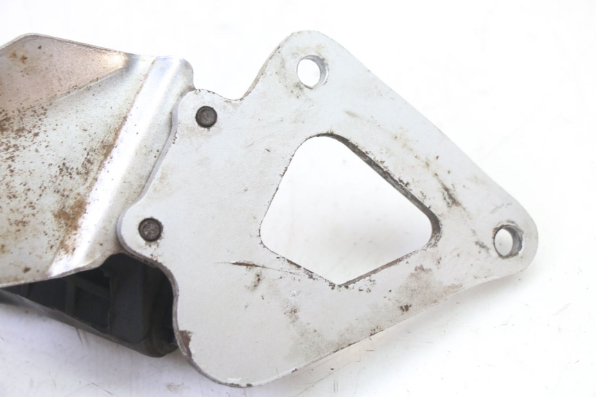 photo de PIASTRA PEDANA ANTERIORE SINISTRA SUZUKI GS GSE 500 (2001 - 2003) - Ricambio usato controllato