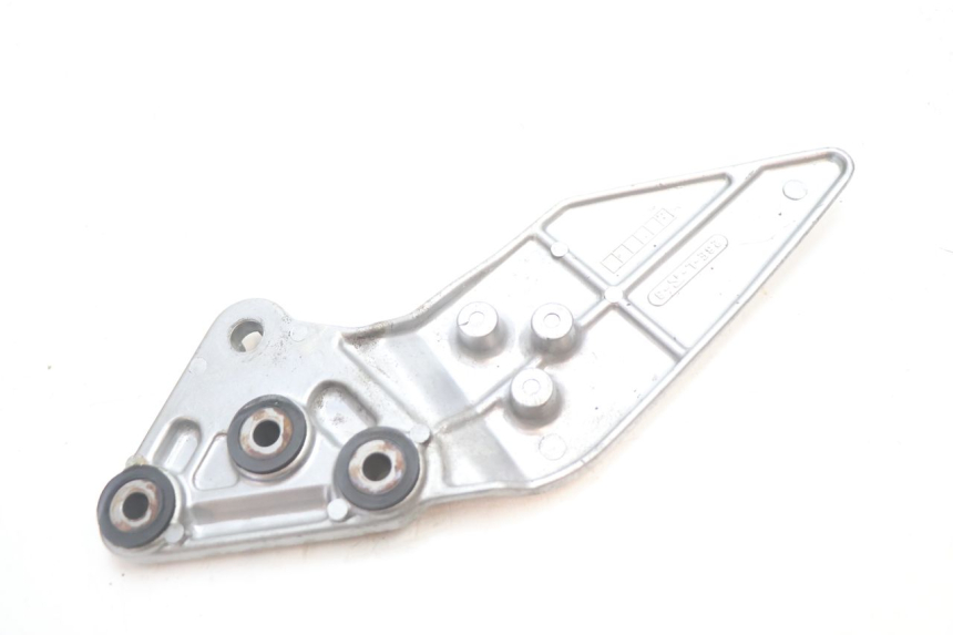 photo de PEDANA ANTERIORE SINISTRA SUPPORTO SUZUKI GSF N BANDIT 1200 (2001 - 2005) - Primo piano tecnico