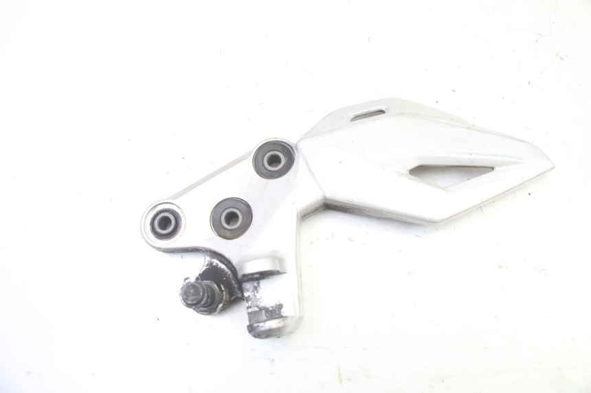 photo de PEDANA ANTERIORE SINISTRA SUPPORTO SUZUKI GSR 750 (2011 - 2017) - Vista principale