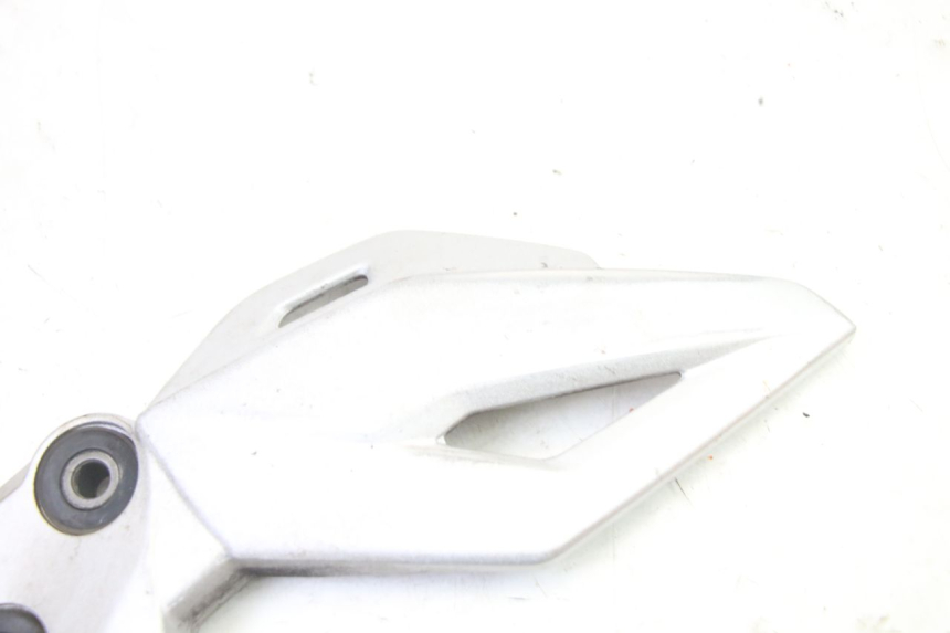 photo de PEDANA ANTERIORE SINISTRA SUPPORTO SUZUKI GSR 750 (2011 - 2017) - Zoom sullo stato d'uso