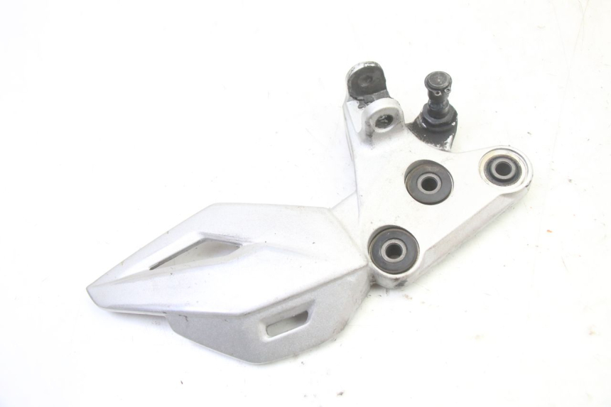photo de PEDANA ANTERIORE SINISTRA SUPPORTO SUZUKI GSR 750 (2011 - 2017) - Altra angolazione
