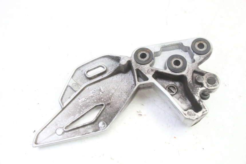 photo de PEDANA ANTERIORE SINISTRA SUPPORTO SUZUKI GSR 750 (2011 - 2017) - Primo piano tecnico