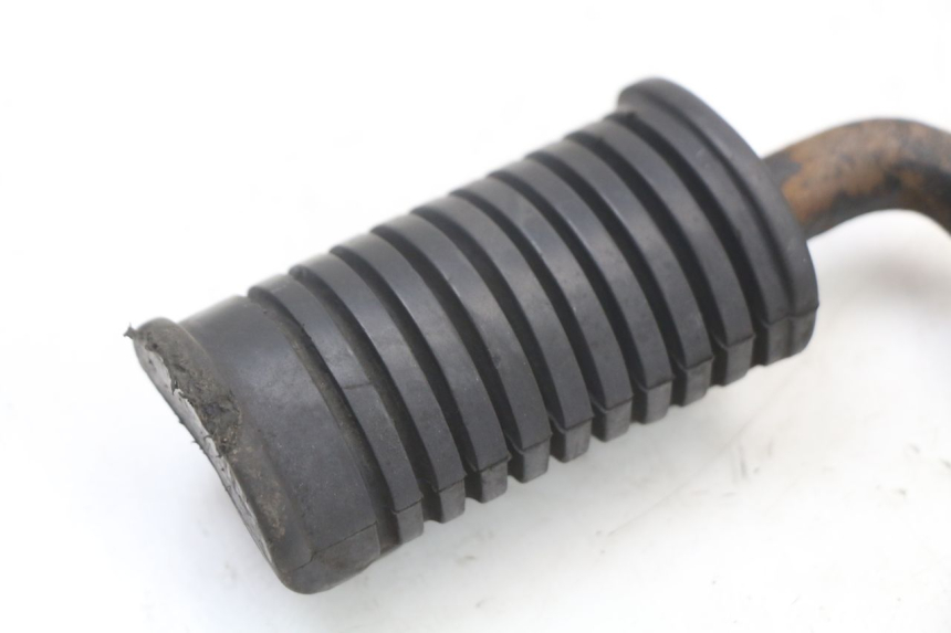 photo de PEDANA ANTERIORE SINISTRA SUPPORTO SUZUKI GSX E 250 (1982 - 1983) - Zoom sullo stato d'uso