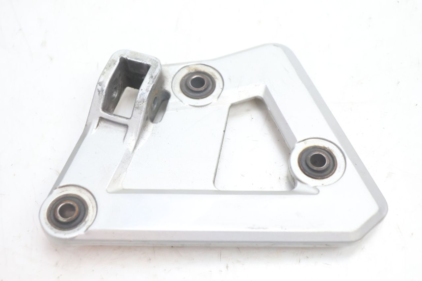 photo de PIASTRA PEDANA ANTERIORE SINISTRA SUZUKI GSX F GSXF 750 (1988 - 1998) - Altra angolazione