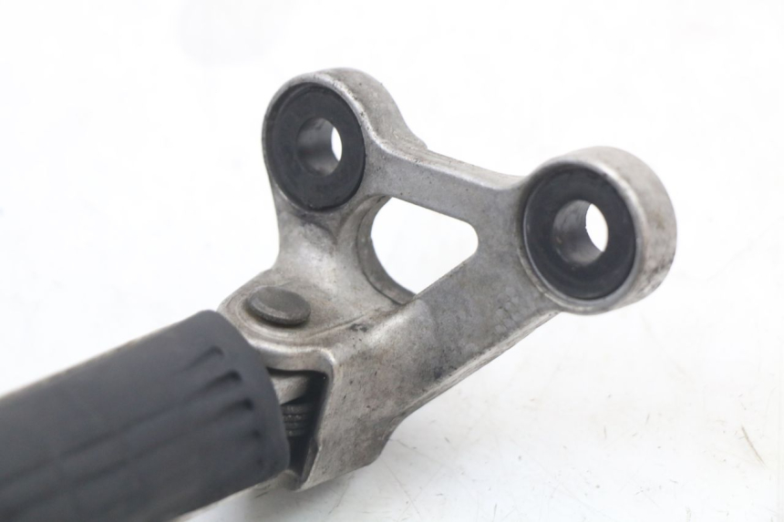 photo de PEDANA ANTERIORE SINISTRA SUPPORTO HONDA CBR F 1000 (1993 - 1996) - Primo piano tecnico